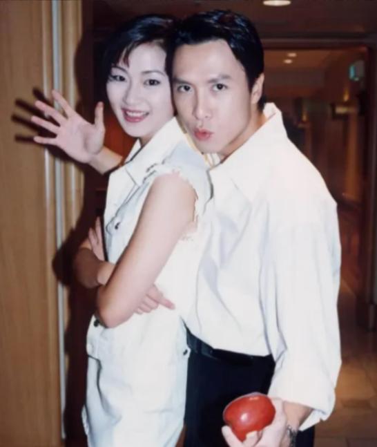 1994年，梁静慈和甄子丹离婚后没多久，发现自己怀孕了。她执意生下来，并且提出复