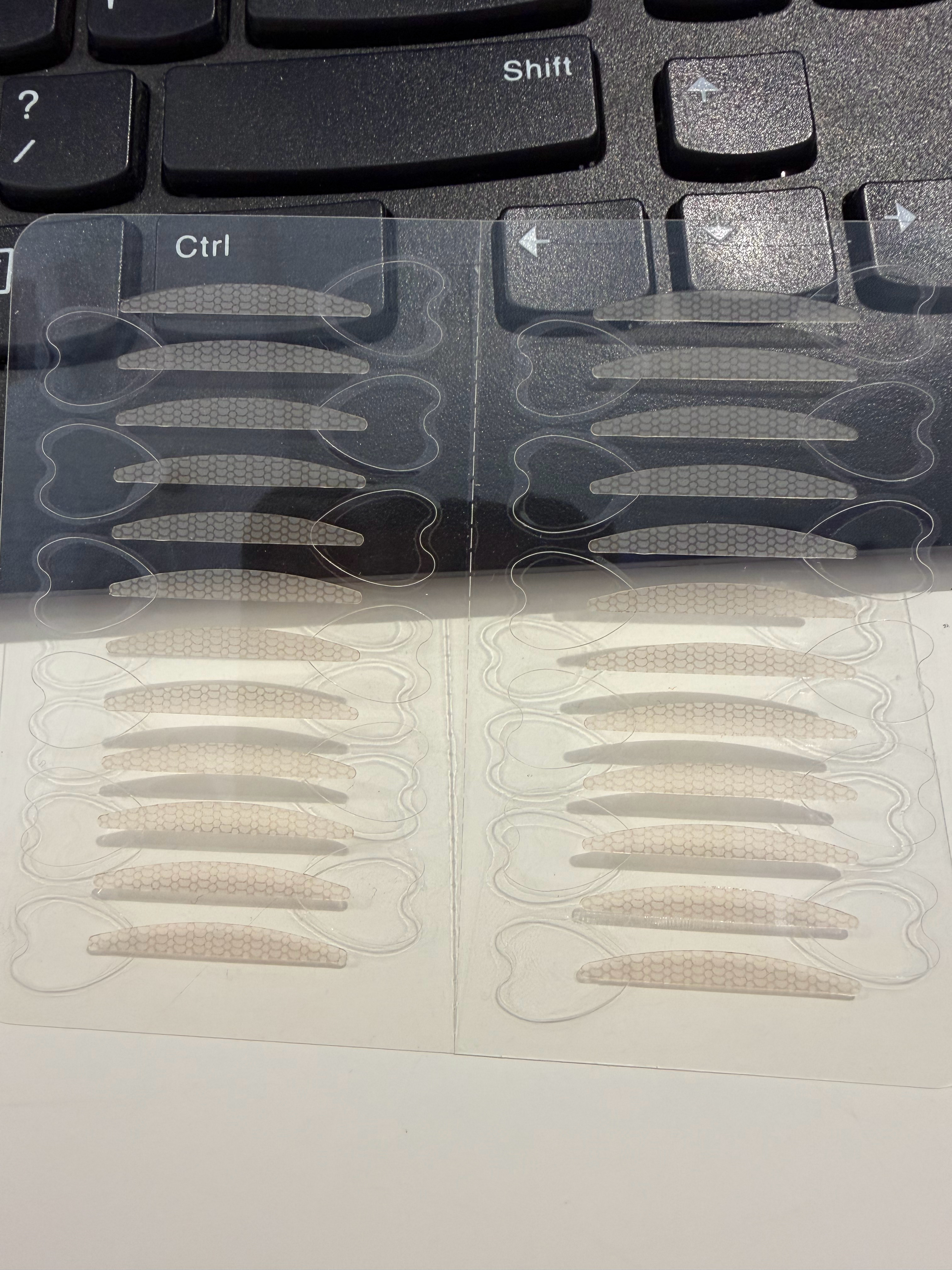 买了个双眼皮贴，好难贴 
