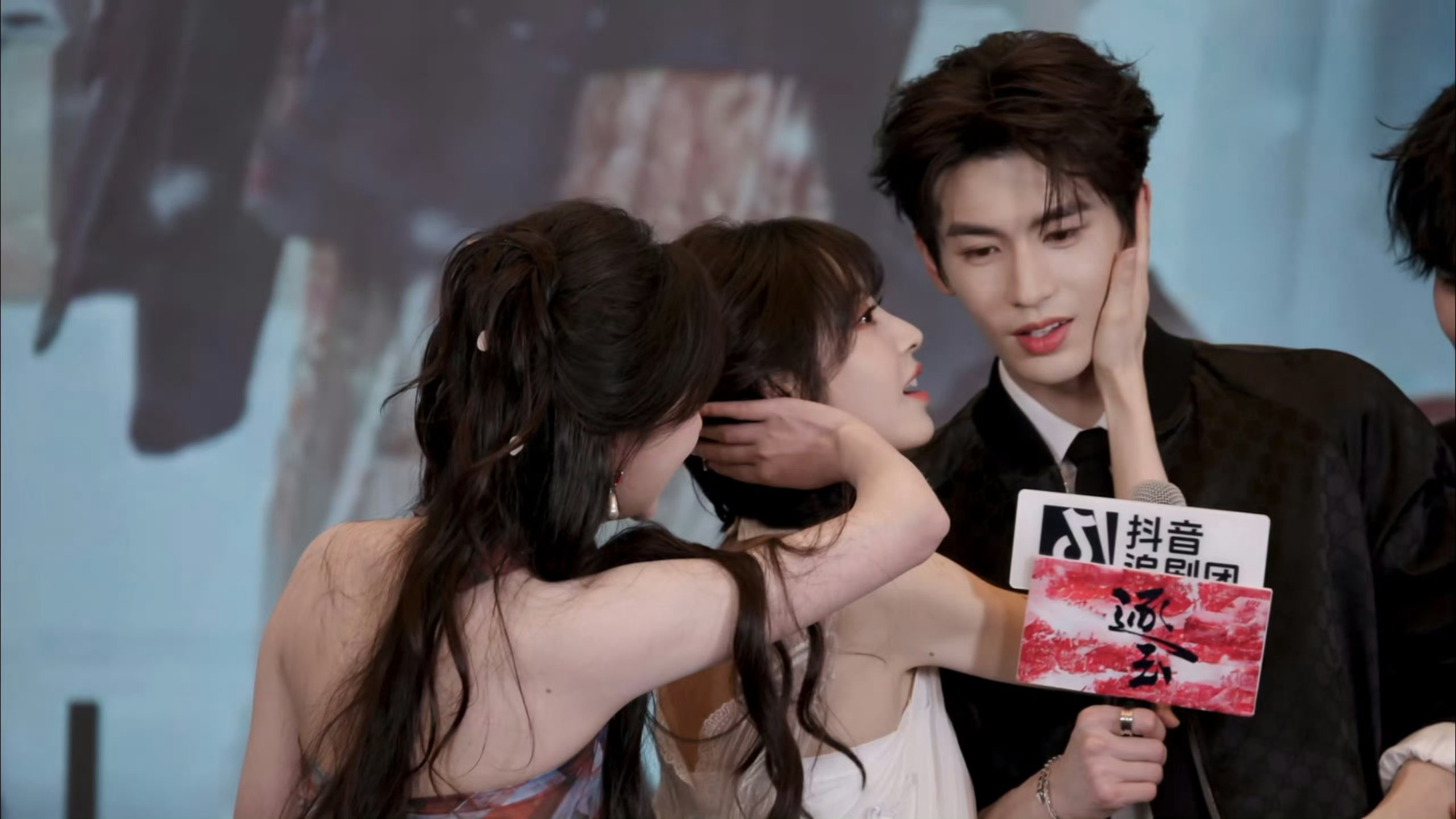 孔雪儿 给我亲谁懂啊雪儿领着我嗑CP的含金量啊，给我狠狠的亲上去