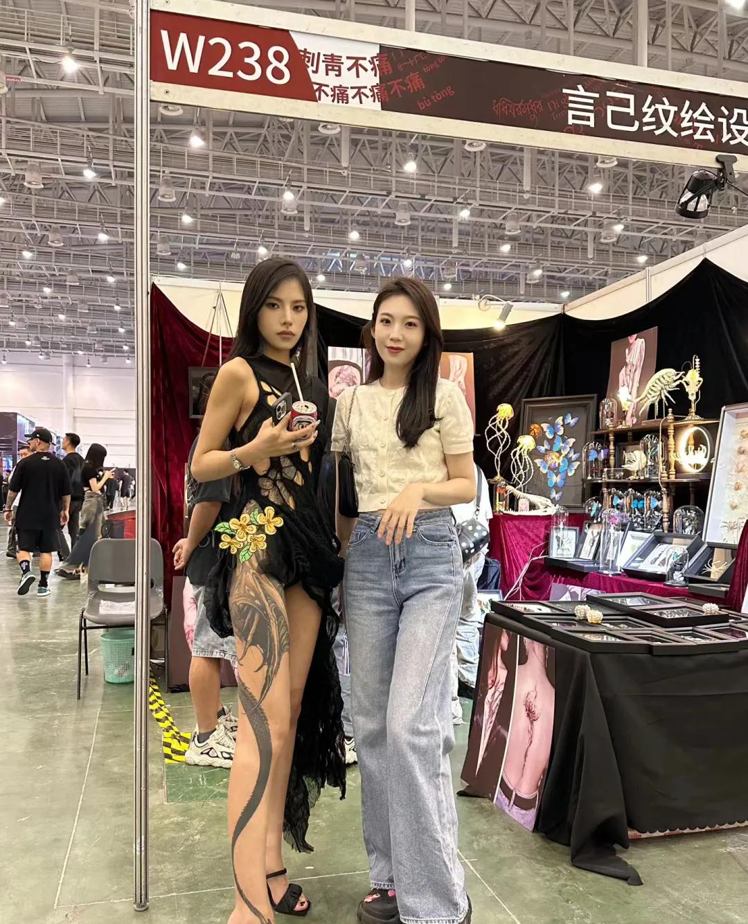 美女的这个纹身简直太好看太艺术了[赞]