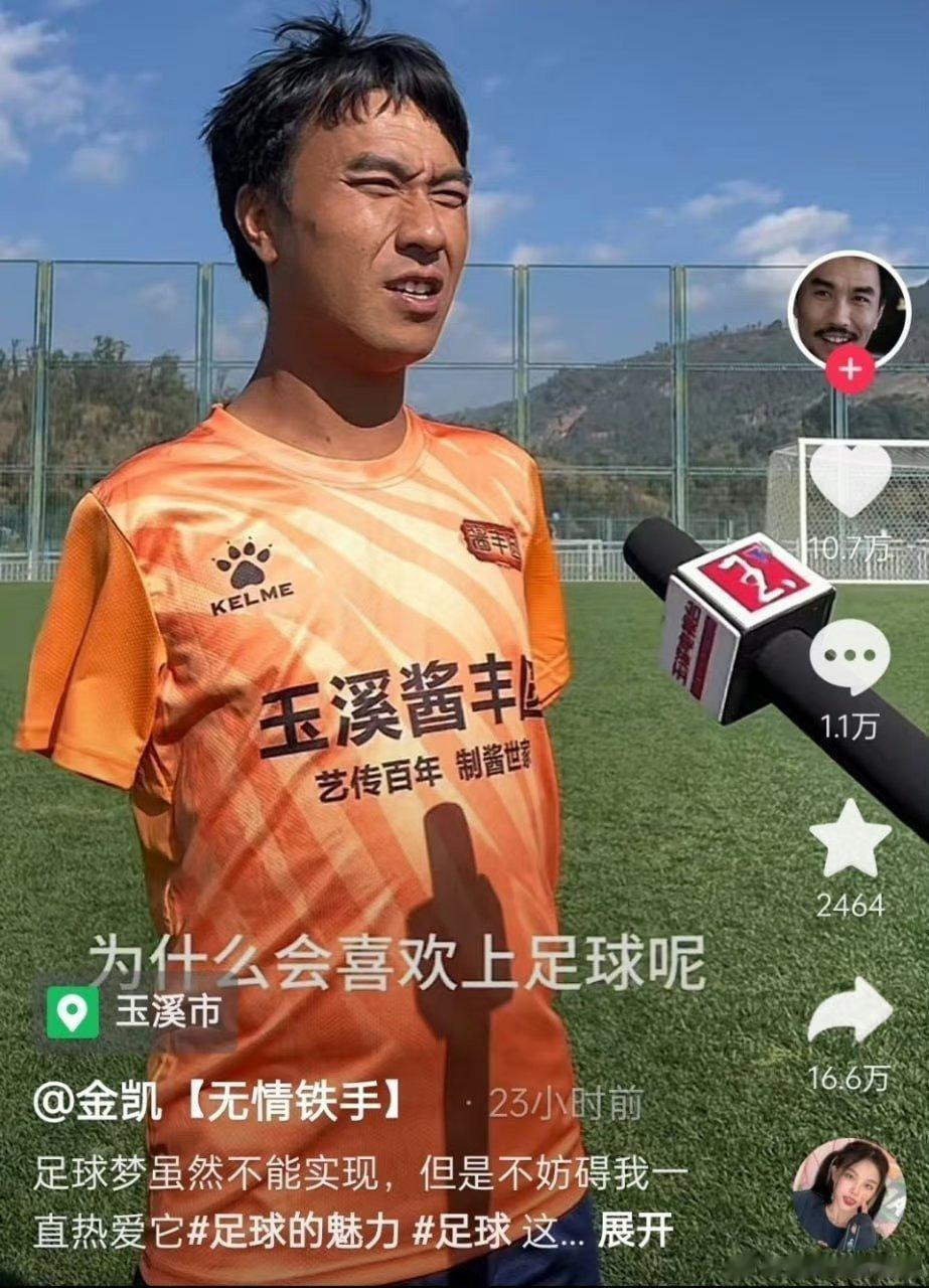笑.....有个评论说今年春晚主持人开场词：亲爱的观众朋友们,你们下班了吗？ [