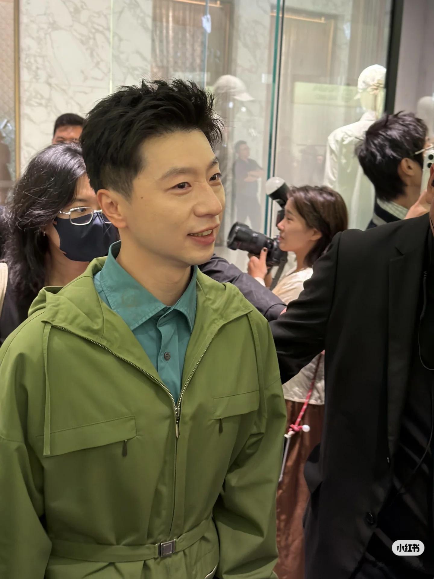 Prada群星大合影 这可真的是怎会有如此萌的LIVE 