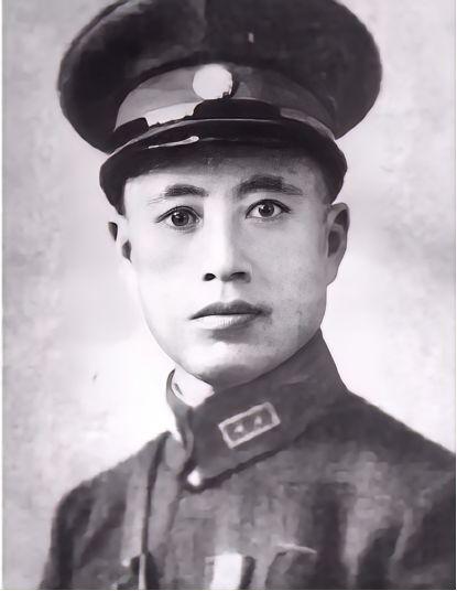 1950年沈阳，“大汉奸”夏文运被按在审问室，刚骂完他“卖国贼”，他突然掏出块磨