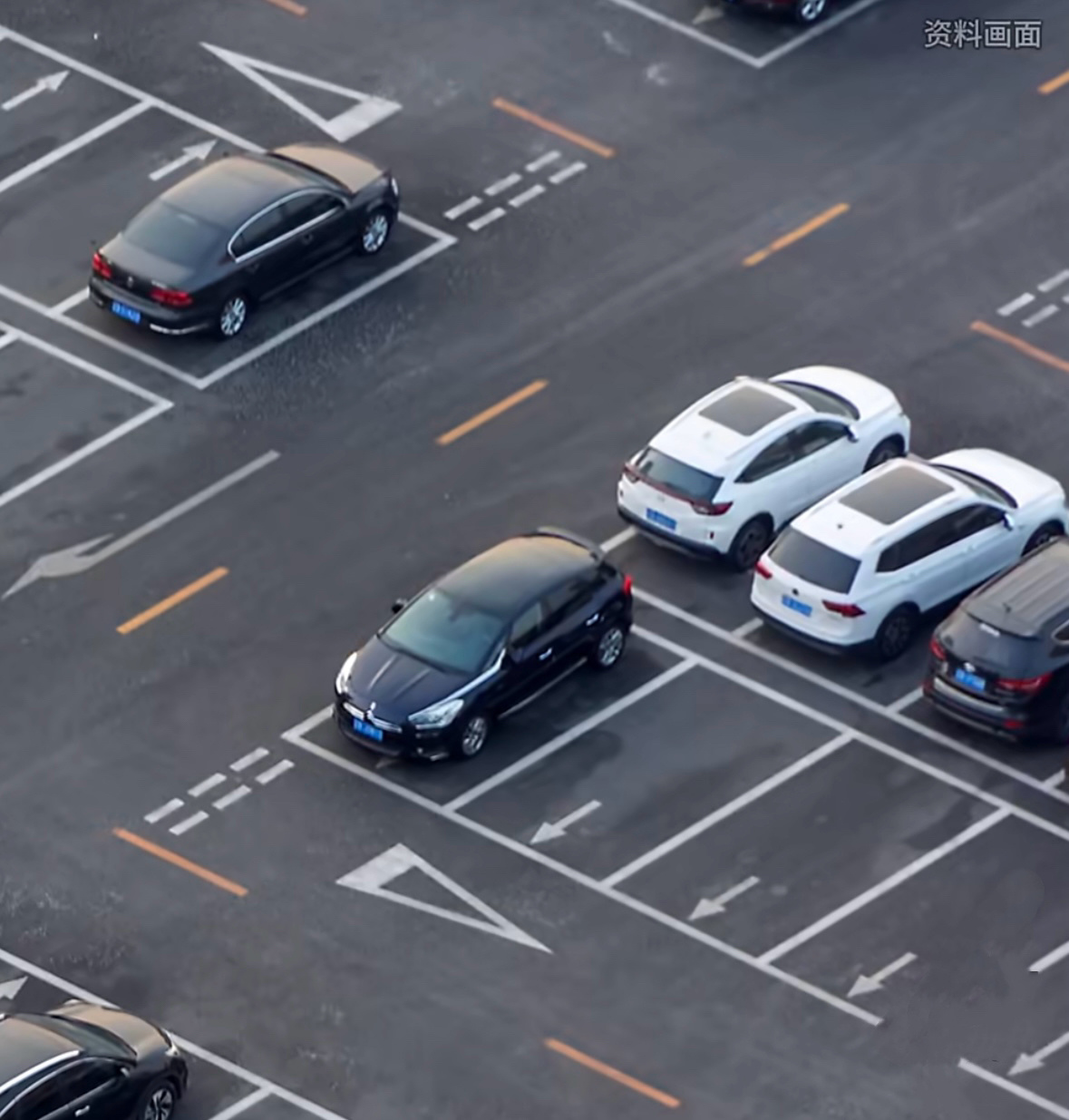 呼吁节假日公共停车位免费初衷没问题，想让大家增加到店消费的热情。但是怎么执行也是