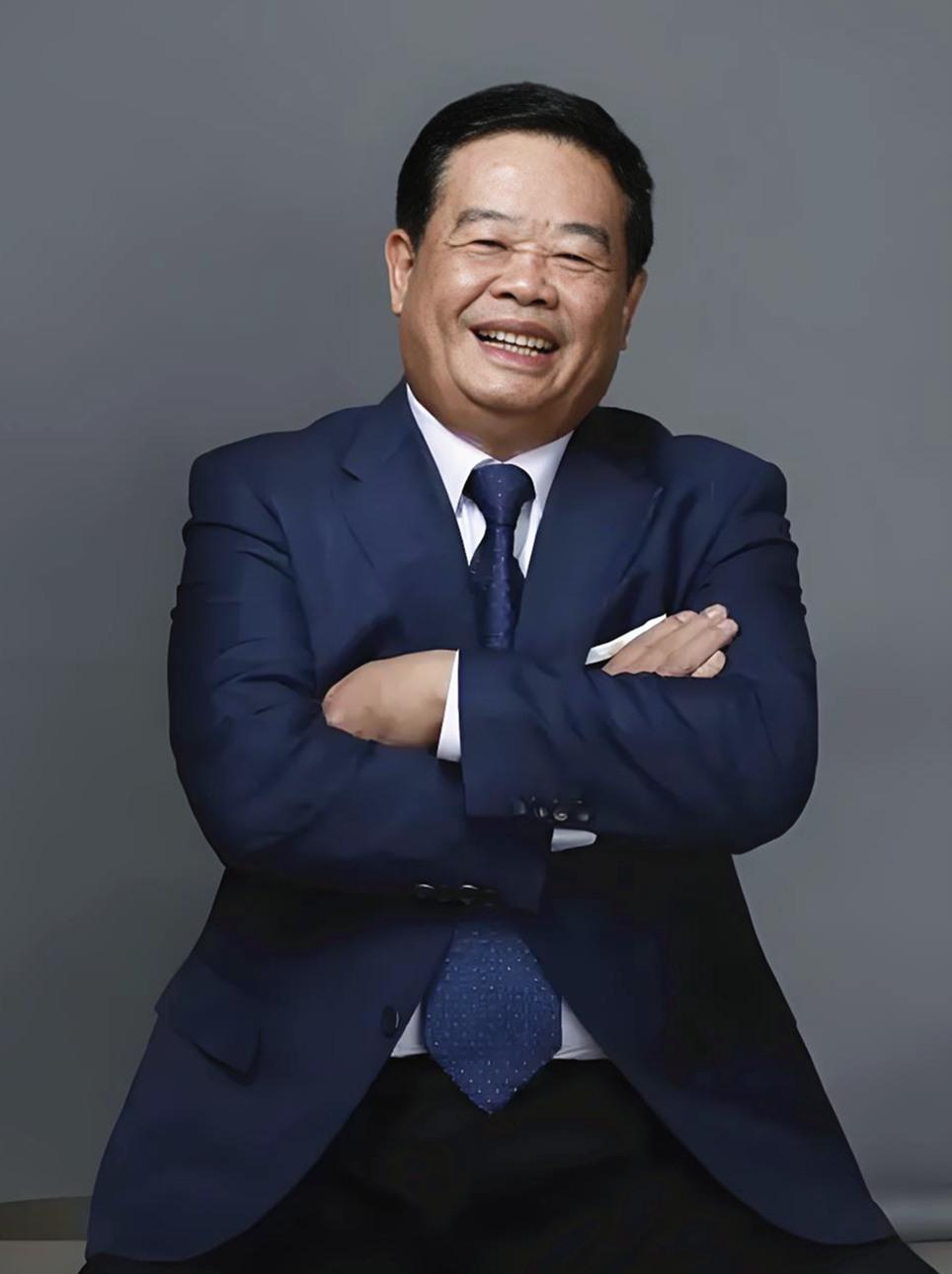 曹德旺说：
“其实大部分人都不适合发财，因为钱的反噬力非常大，一个人没有很高的德