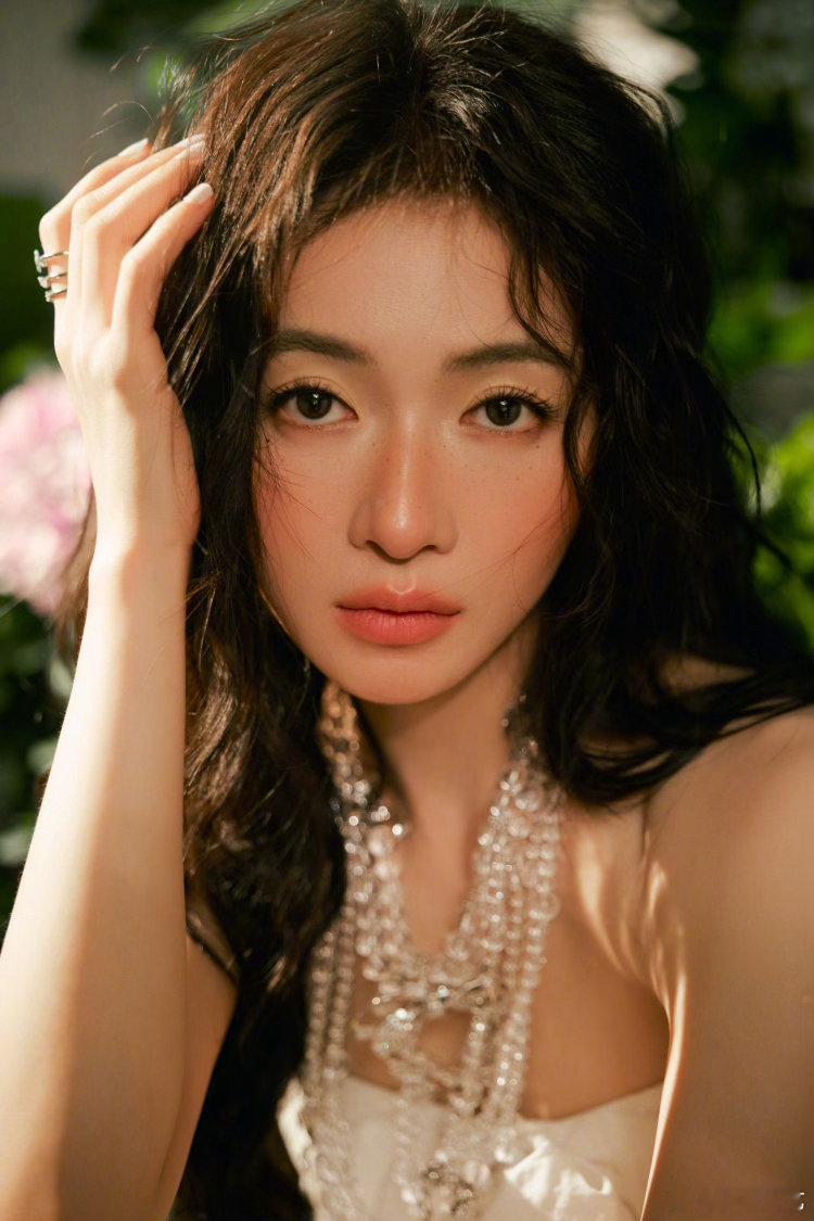 吴谨言36岁生日大片、吴谨言36岁状态吴谨言36岁生日大片刷屏，比起精致外表，更
