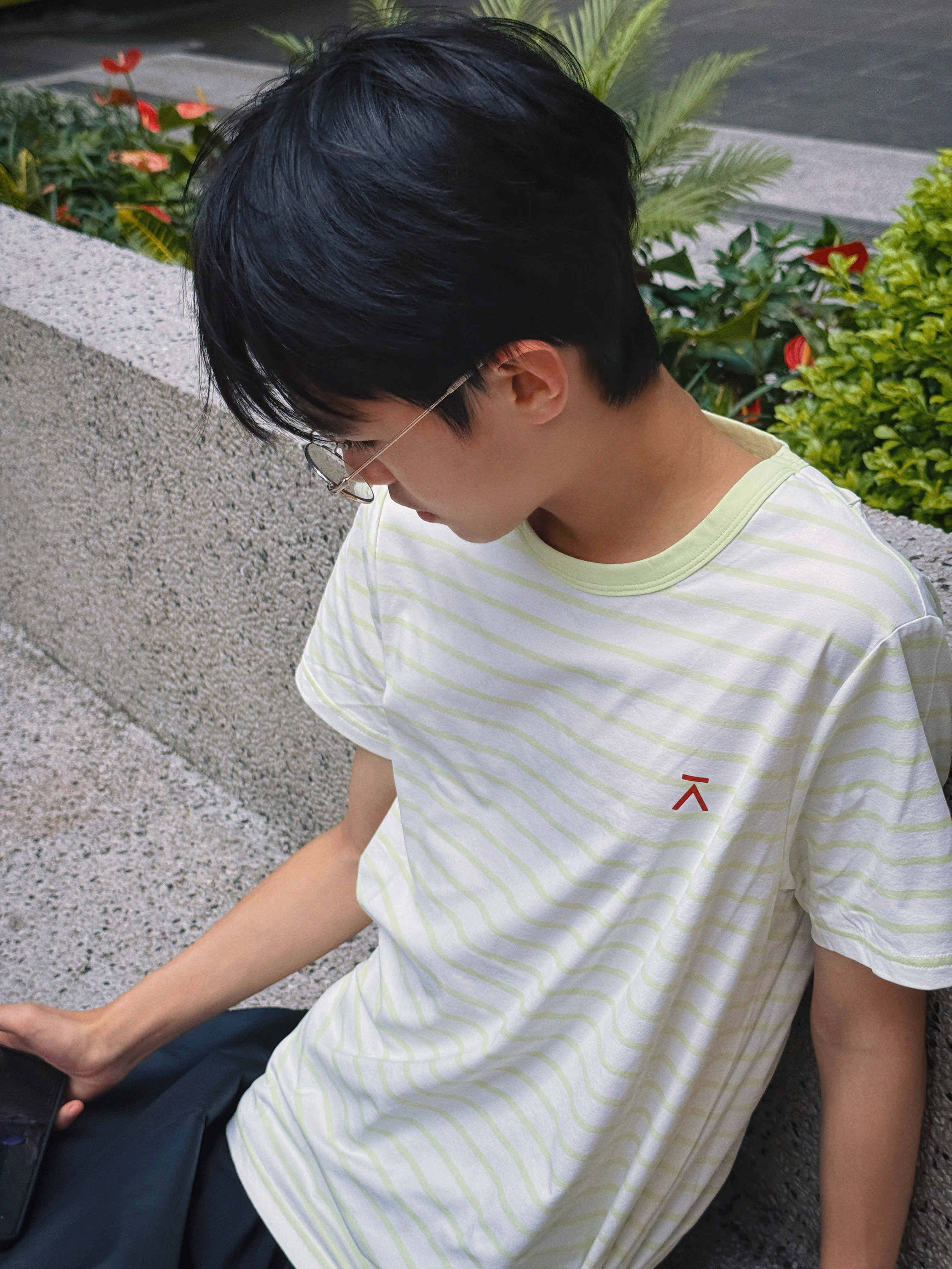 每周的重复对话🔁👩🏻剪头发吗？👦🏻不剪对话结束 