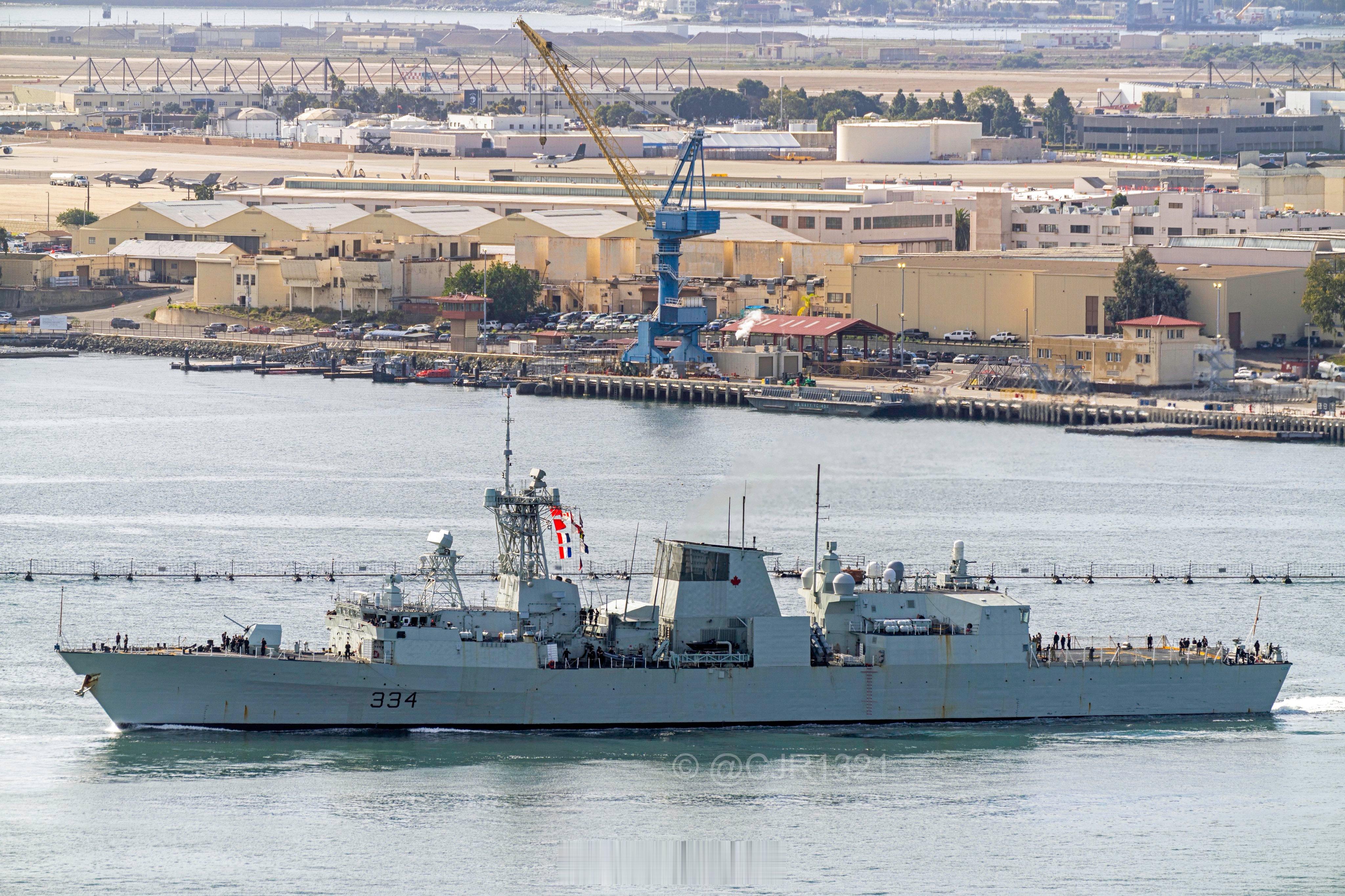 2025 年 11 月 21 日，加拿大海军哈利法克斯级护卫舰“里贾纳”号（FF