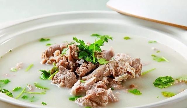 冬天必吃的6种暖身美食，便宜又解馋

天冷就想吃点热乎的。
这6种冬天必吃暖身美