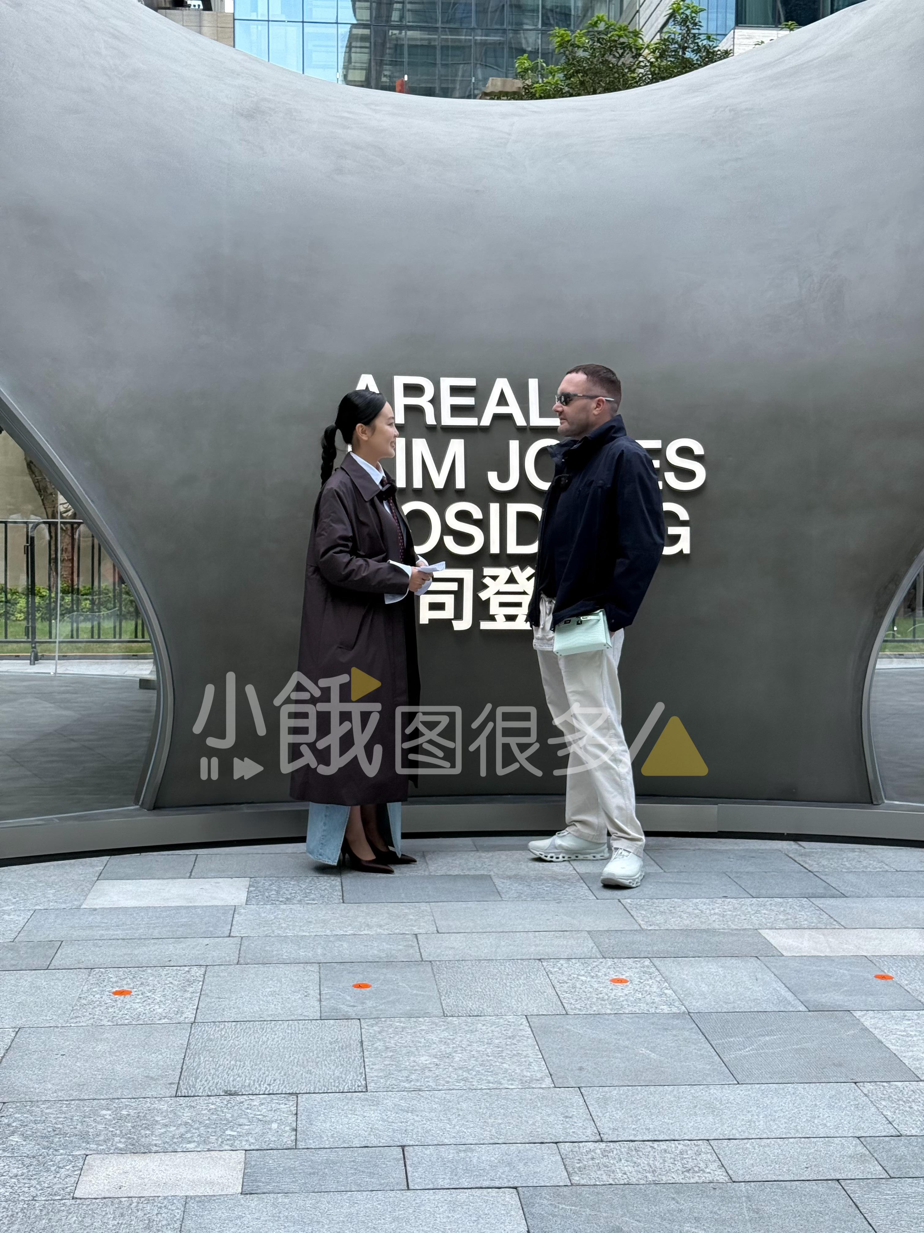 Kim Jones在接受采访 ​​​