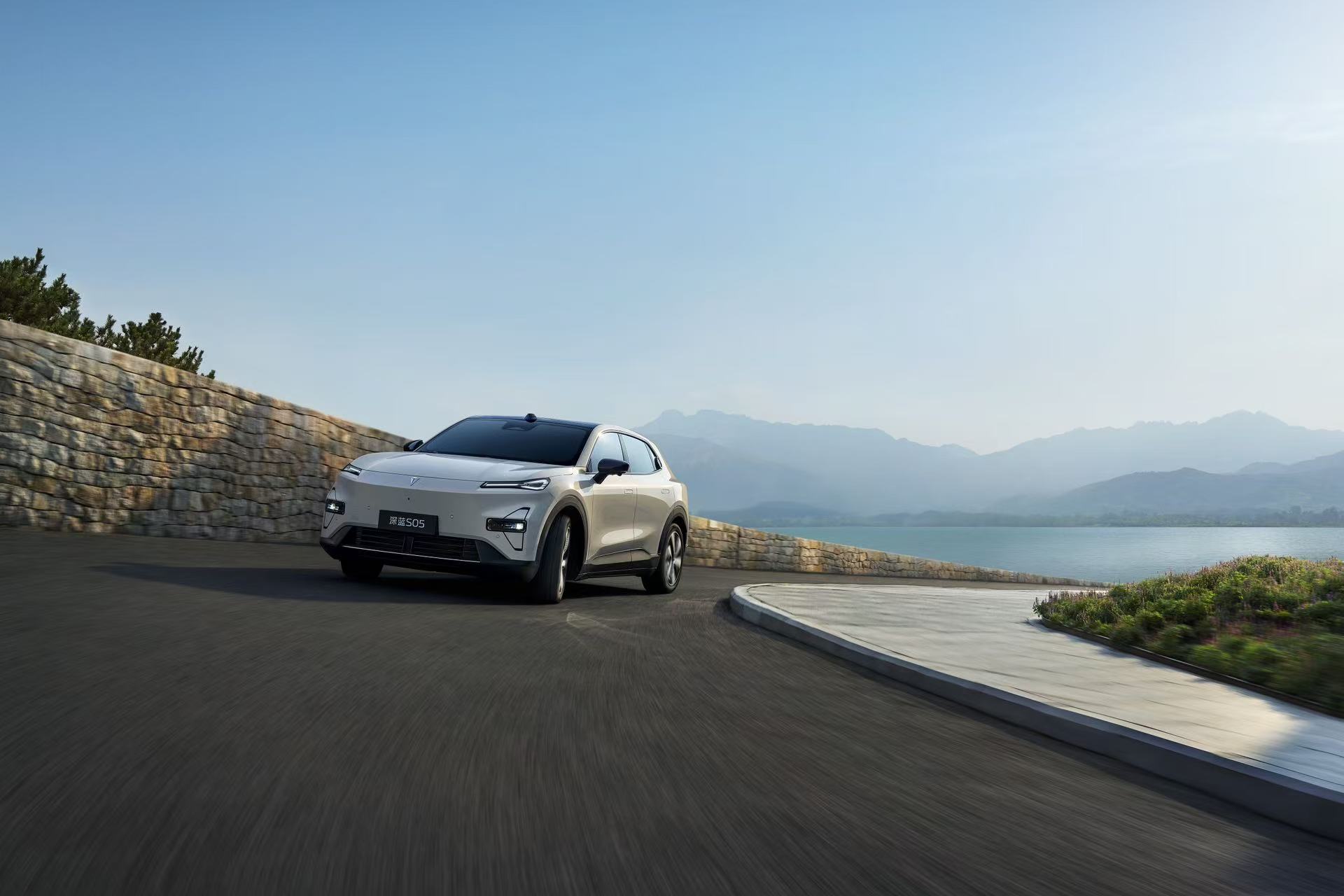 深蓝S05获3月新能源紧凑型SUV销量第一 620km纯电续航+3C超充，实力摆