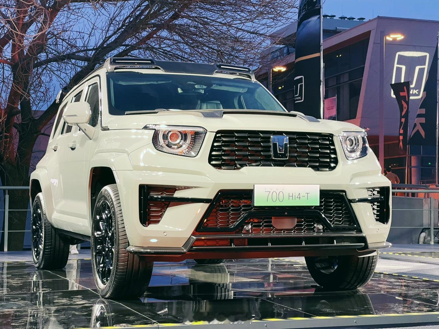 42.8万元的起售价3000mm的轴距3.0T V6双涡轮增压发动机➕9速自动变