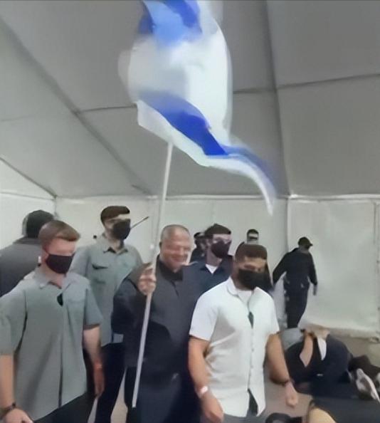 一夜之间被整个欧洲集体“拉黑”，喊了一辈子“犹太人至上”、连内塔尼亚胡都敢硬刚的