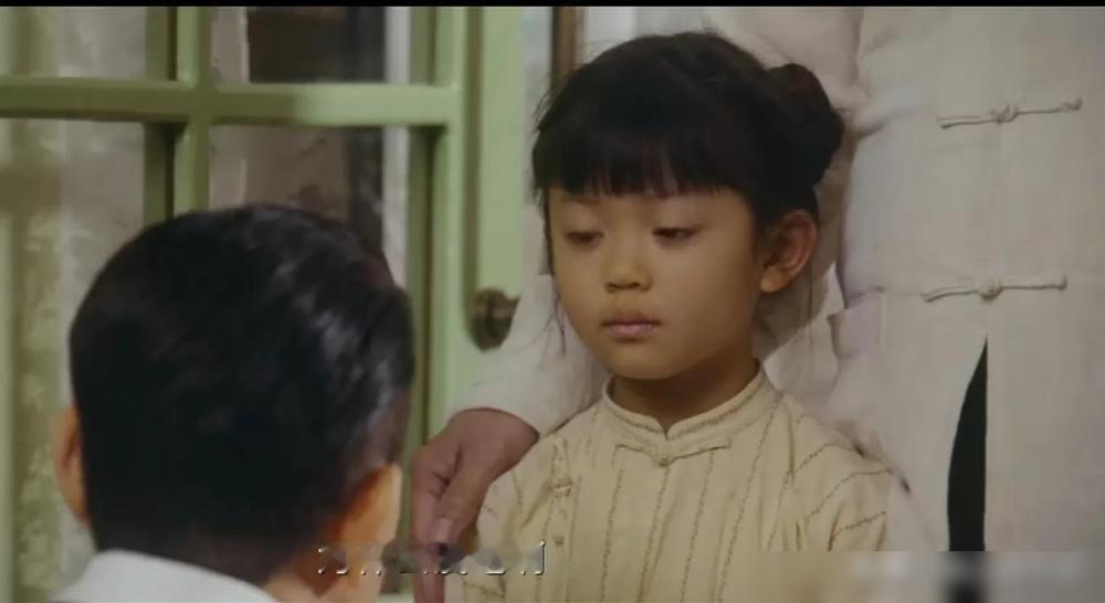 发现没有

何贤的儿子跟女儿

遇到事情都好淡定

泽荣作怀疑何贤去了香港

半