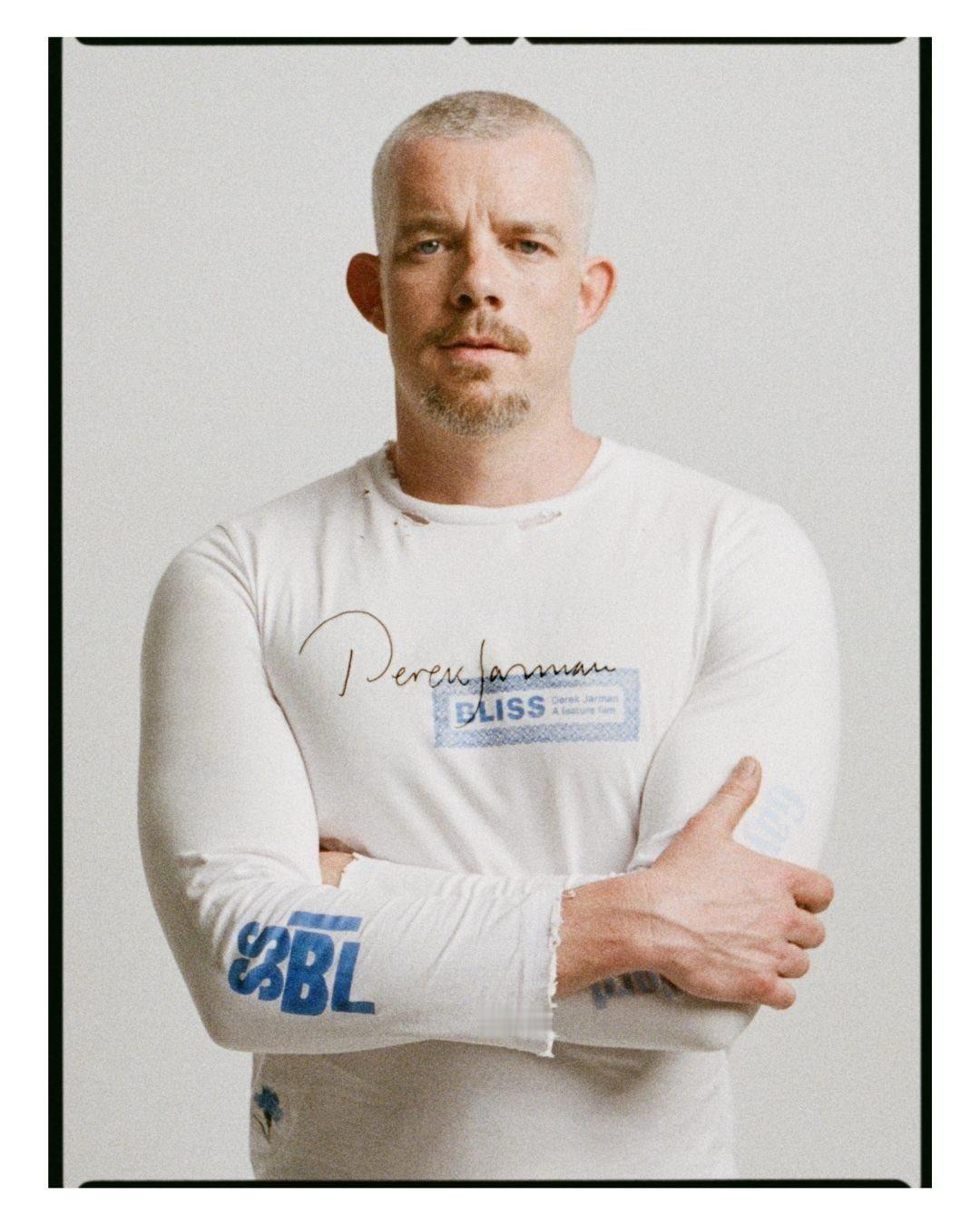 Russell Tovey 拉塞尔托维 身穿ERDEM 𝙓 Gay’s The