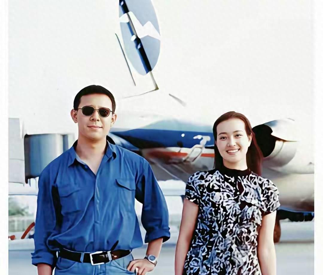 80年代剧组夫妻公开搭伙没人管，现在明星牵个手直接丢饭碗你敢信？
当年拍《射雕》