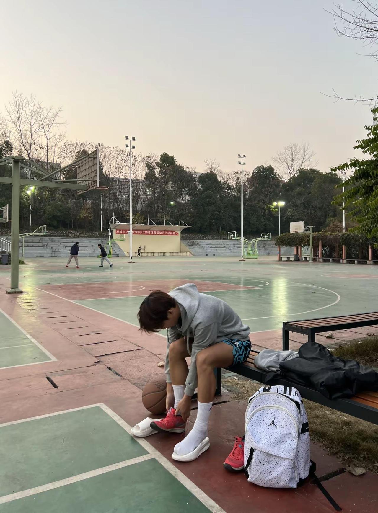 遇到你之后 我脸上的法令纹更明显了 因为你总让我笑.