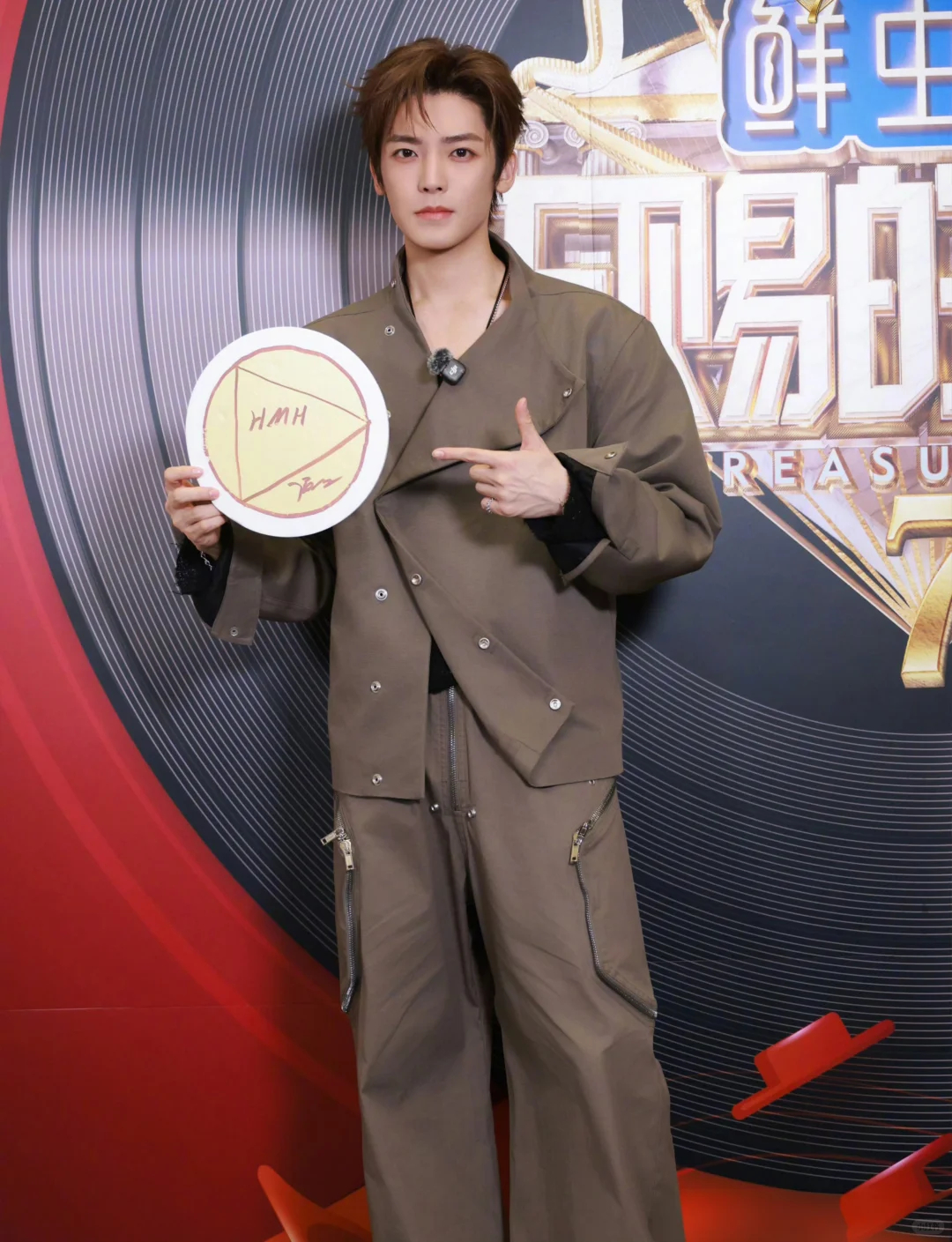 侯侯天赐的声音又一力作圆形：是舞台、是音节世界三角：是稳定的三角结构，侯明昊、音