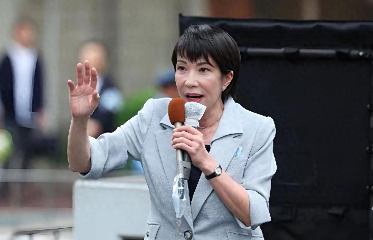 日本这么围堵中国，现在没有一个国家能够下场，全部国家都在观望，说一句不好听的话，