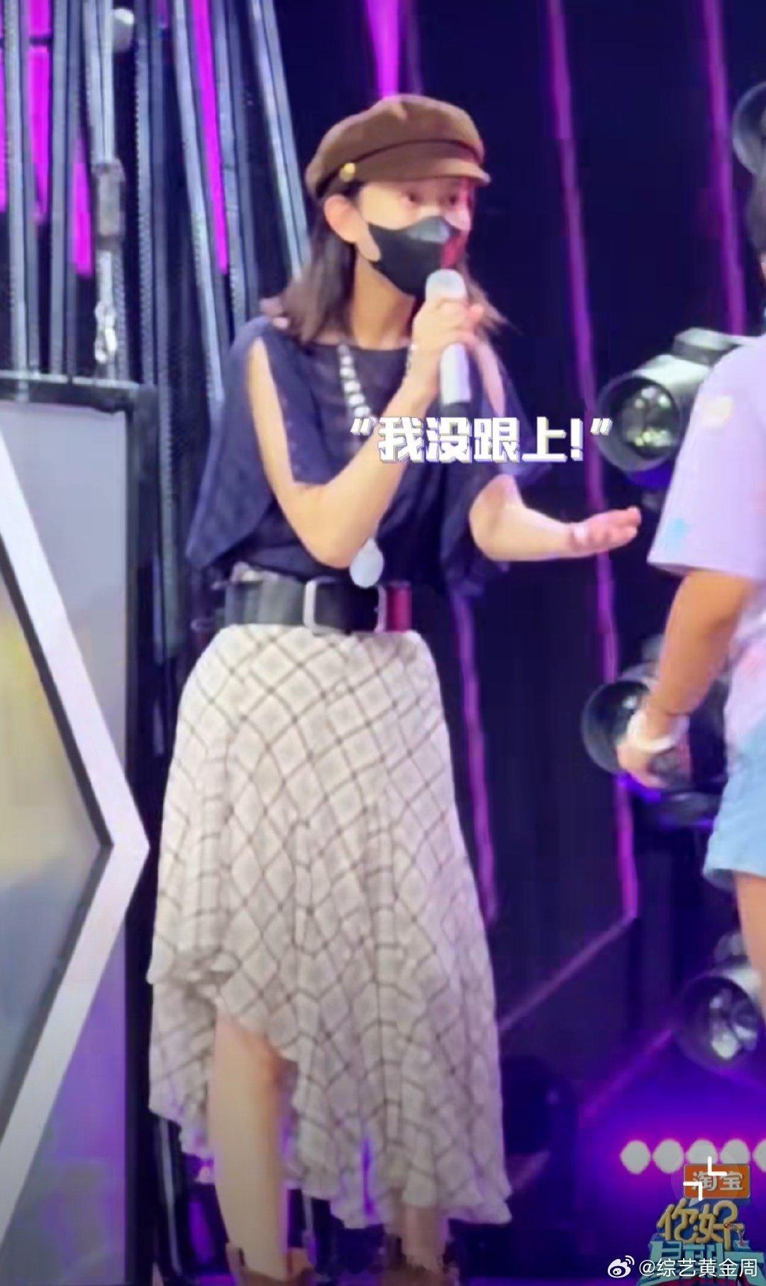 孟子义唱歌人在前面唱调在后面追你好星期六看唱《波斯猫》像看欢乐喜剧！人调各走各的