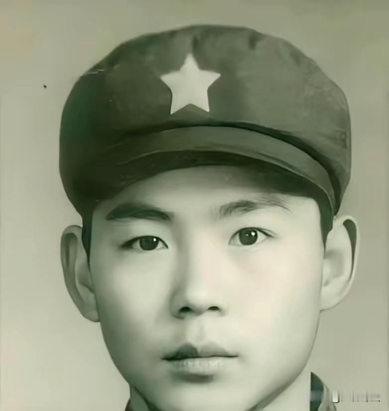 四川知青谢志熙，1976年入伍，当了排长还改不掉一身野性。行军途中砍过越南人的甘