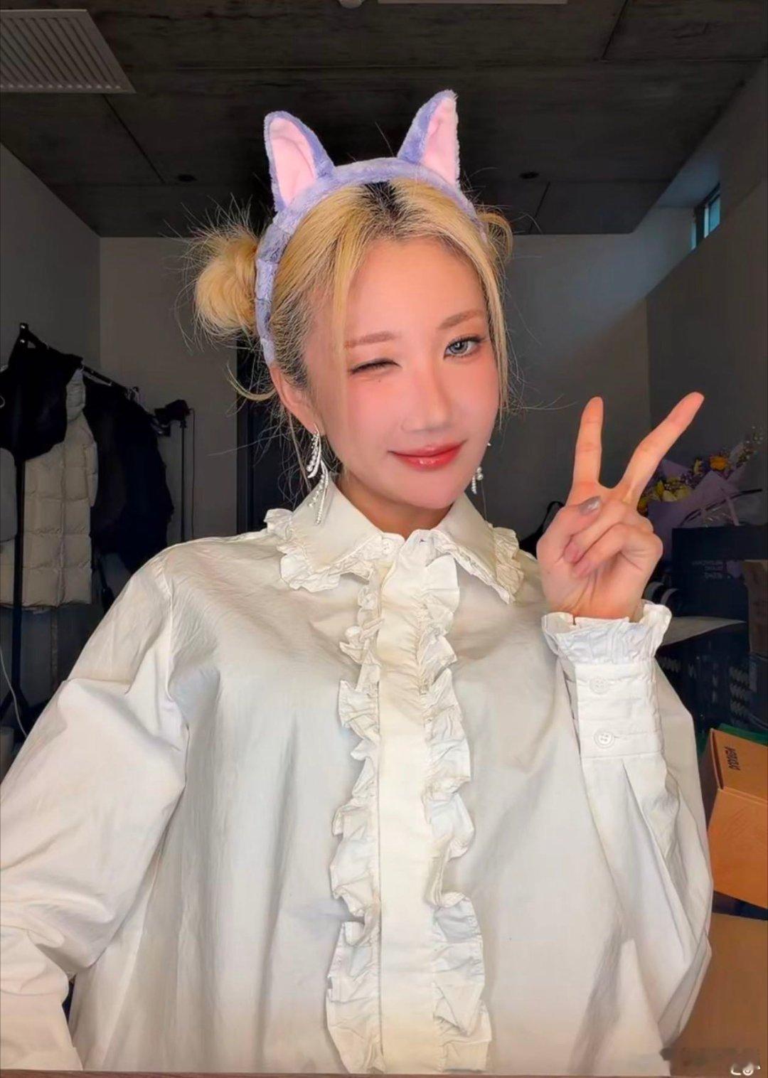 乃万直播一开就是宠乃万直播宠粉天花板！亲手做的手串当福利抽奖送，每一串都藏满独家