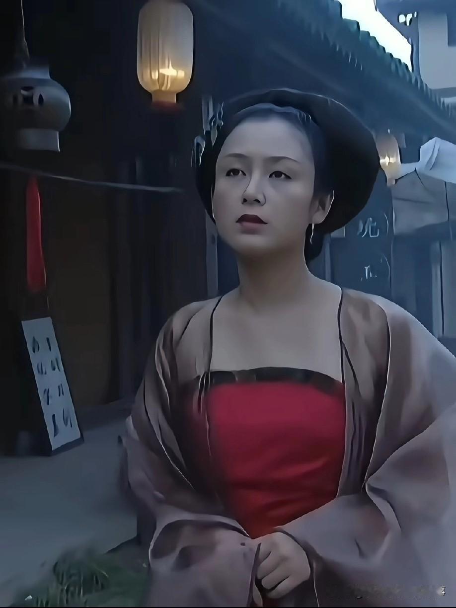 此刻的太平公主，像一支夜游牡丹
 
鼎盛帝国的公主，尊贵半生，荣耀半生，繁华半生