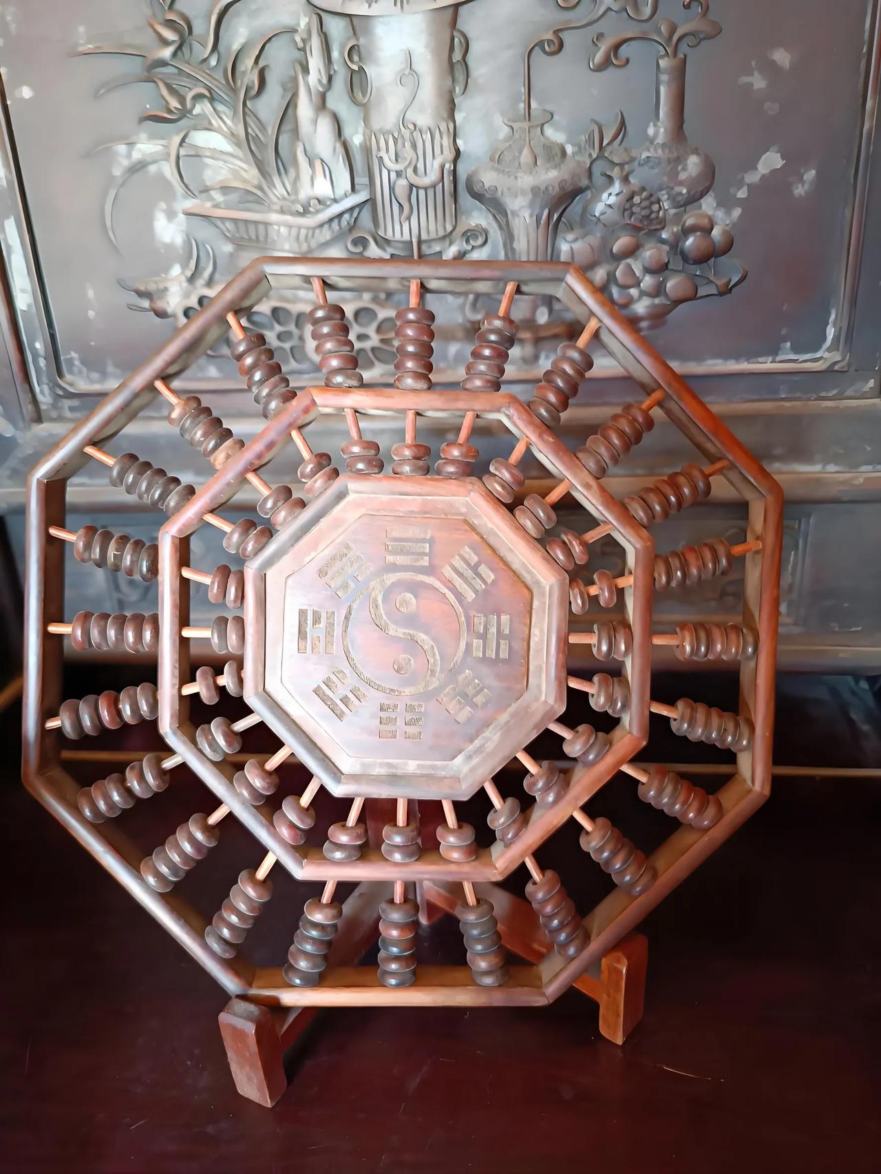 突然发现这么个老物件，看了半天不知道是作什么用的，有知道的朋友吗？

老物件这个