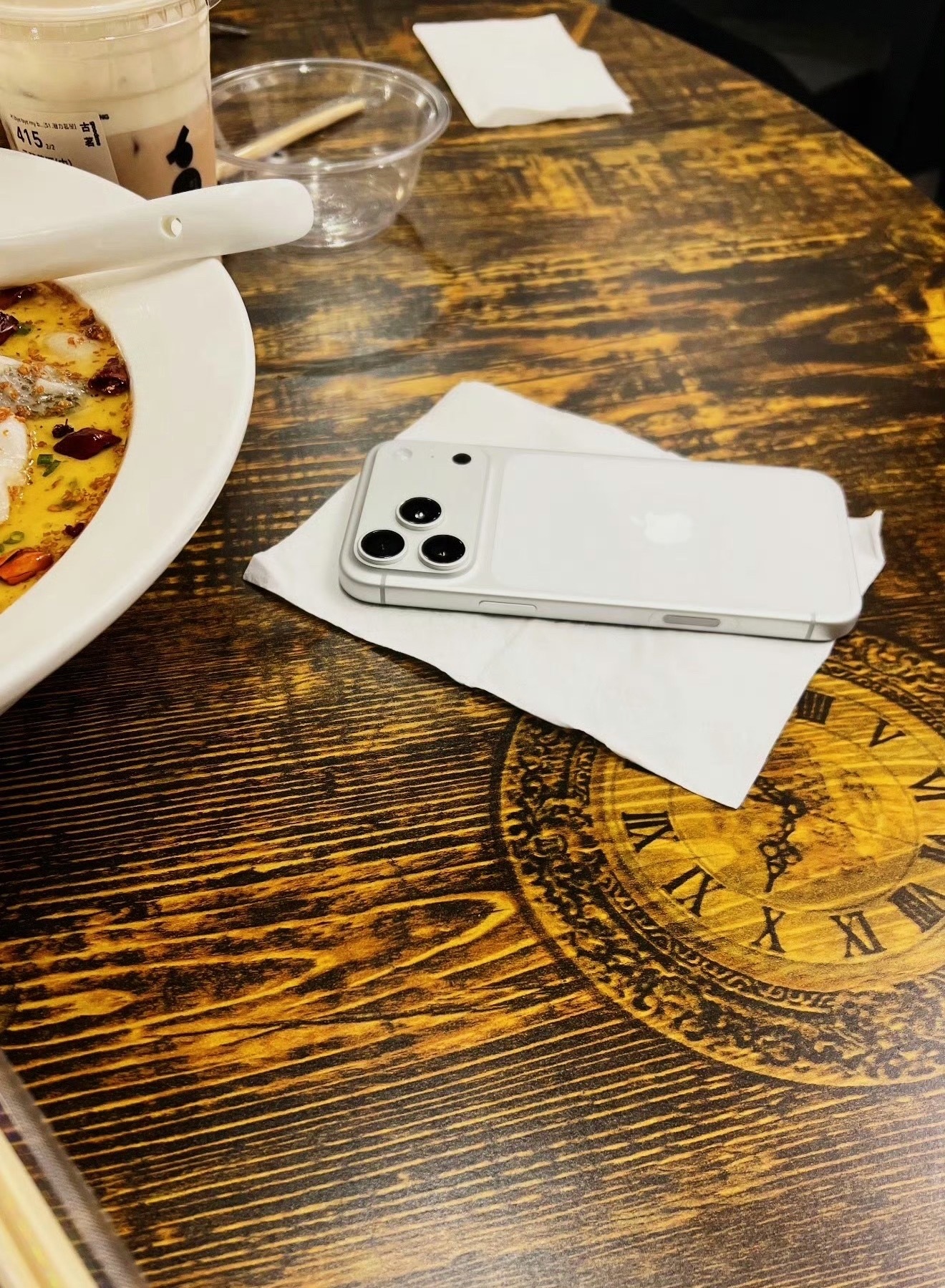 你多久没喊过Siri了 经常用，平时手机放桌子上懒得拿直接呼唤siri，打电话、