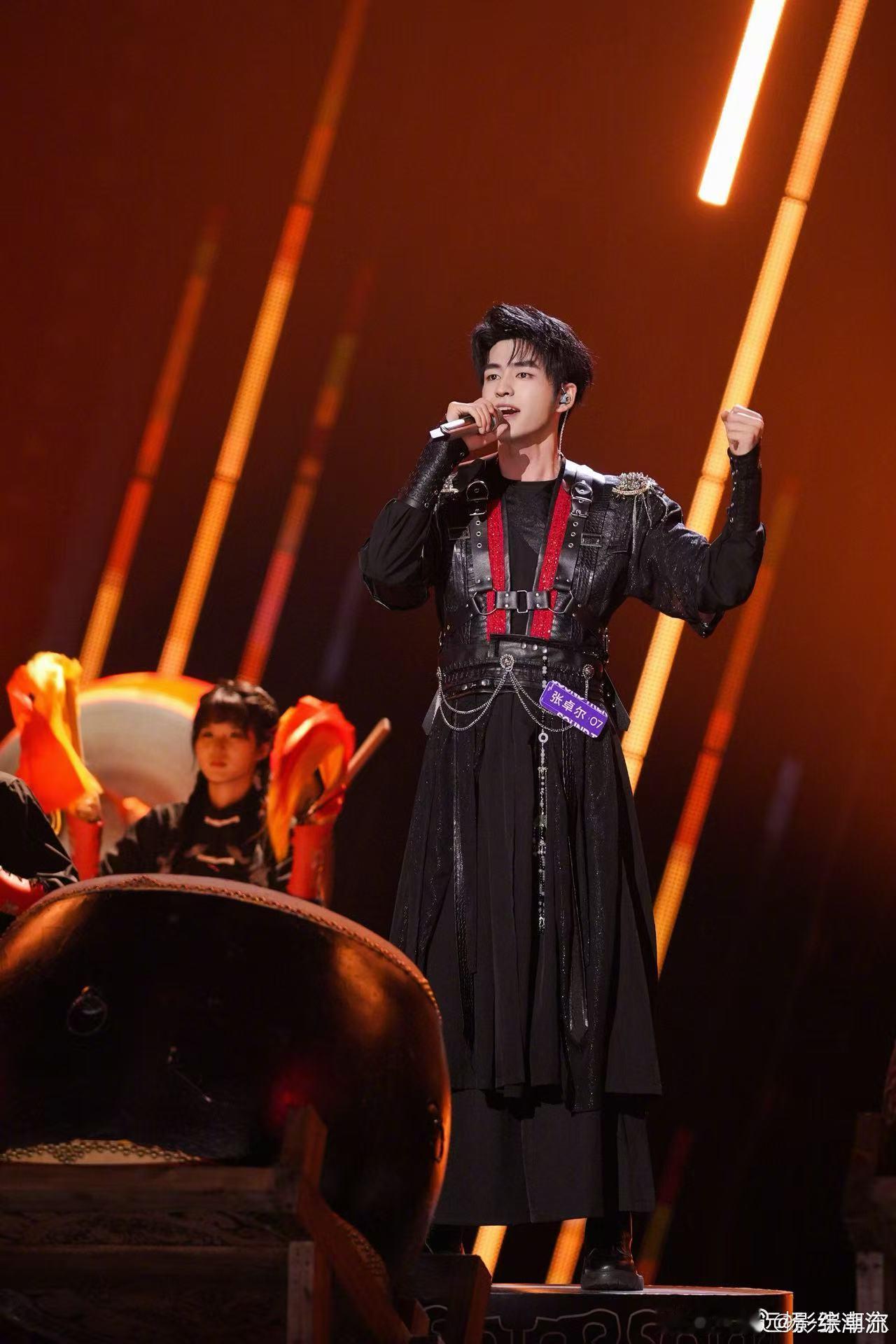 华晨宇自拍视角下的那英张卓尔声鸣远扬收官声鸣远扬 追了这么久的节目迎来收官，满是