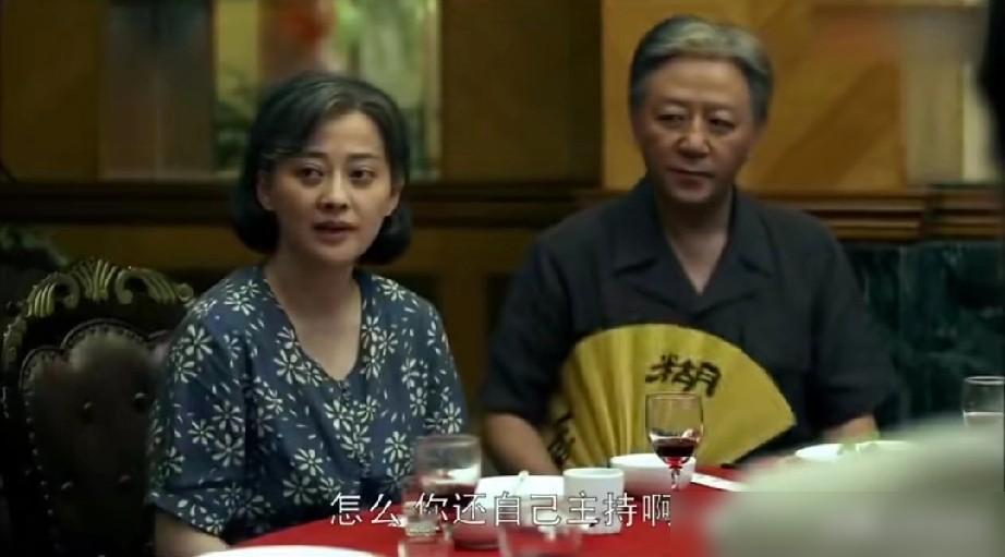 《父母爱情》亚菲寒酸婚礼惹怒安杰，你绝对想不到这背后藏着什么黑幕！
剧中安杰哭