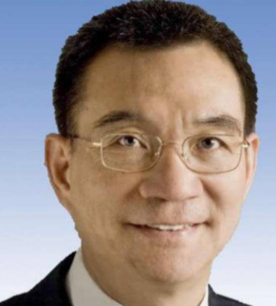 1979年，一名台湾连长冒死游泳横渡台湾海峡回到了祖国大陆，而他的妻子在接受审问