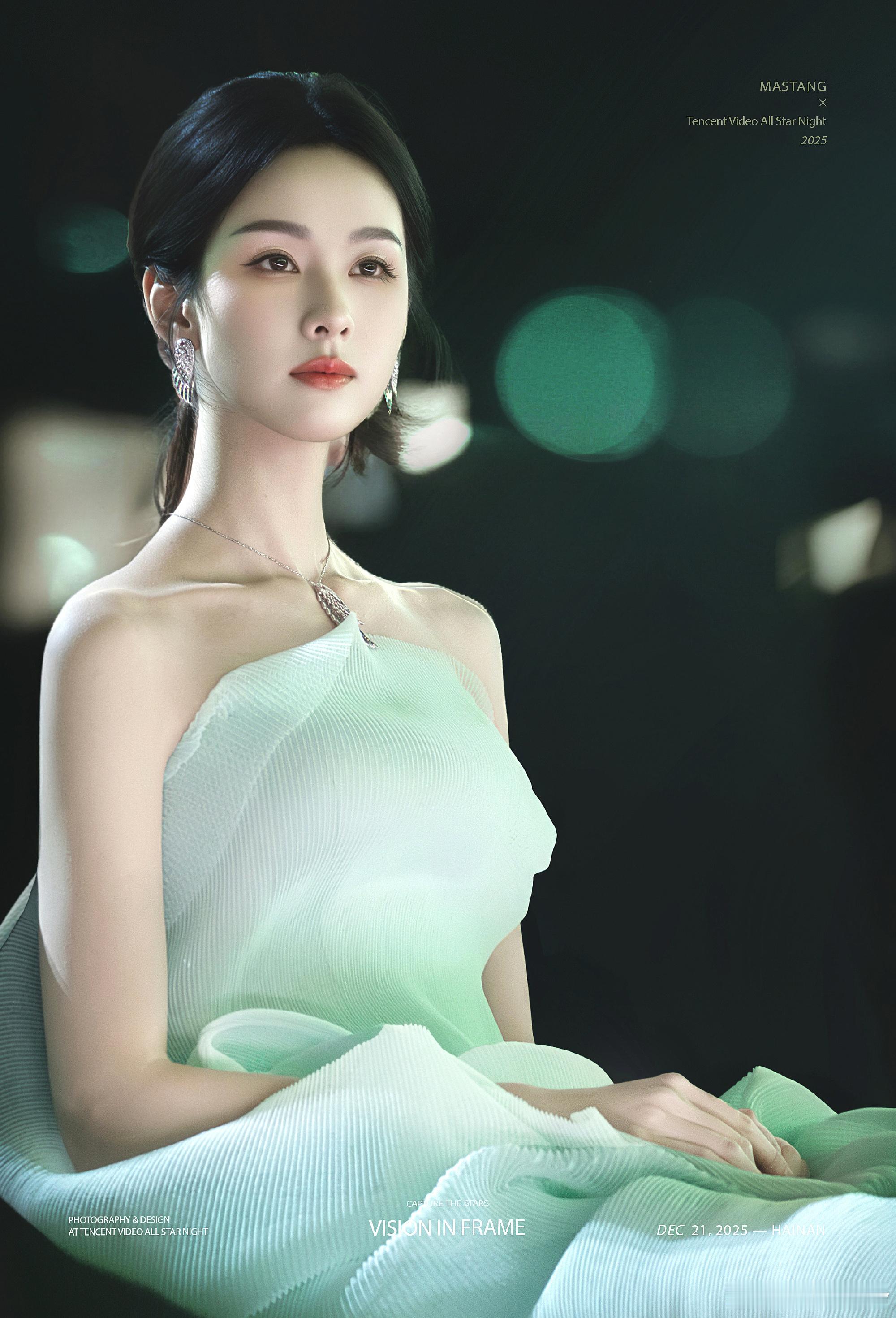 陈都灵现代装也拍出了神性 没办法，天生丽质难自弃，纯天然无污染，入股不亏