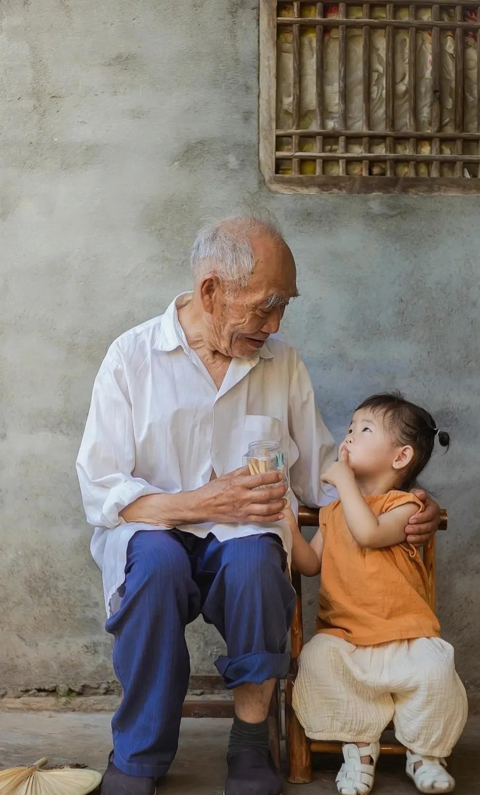 有位光棍，年轻时一直默默为兄长和侄子付出，当兄长瘫痪后，他与嫂子共同承担起照顾兄