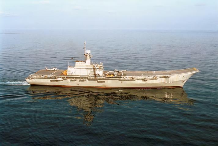 泰国“查克里·纳吕贝特”号航空母舰“查克里·纳吕贝特”号航空母舰是泰国海军目前唯