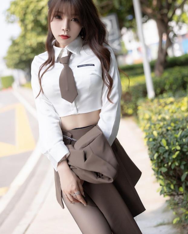 校服美女，校服要是这样做该有多好！