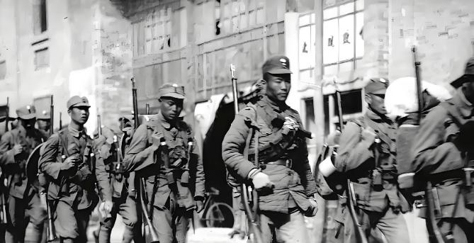 1932 年日军进犯上海，十九路军将士就地布防阻击来敌。部队依托街巷建筑构筑防线