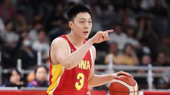 中国男篮队长胡明轩赛后发声中国男篮队长胡明轩在赛后表示，球队本场比赛在拼劲和沟通