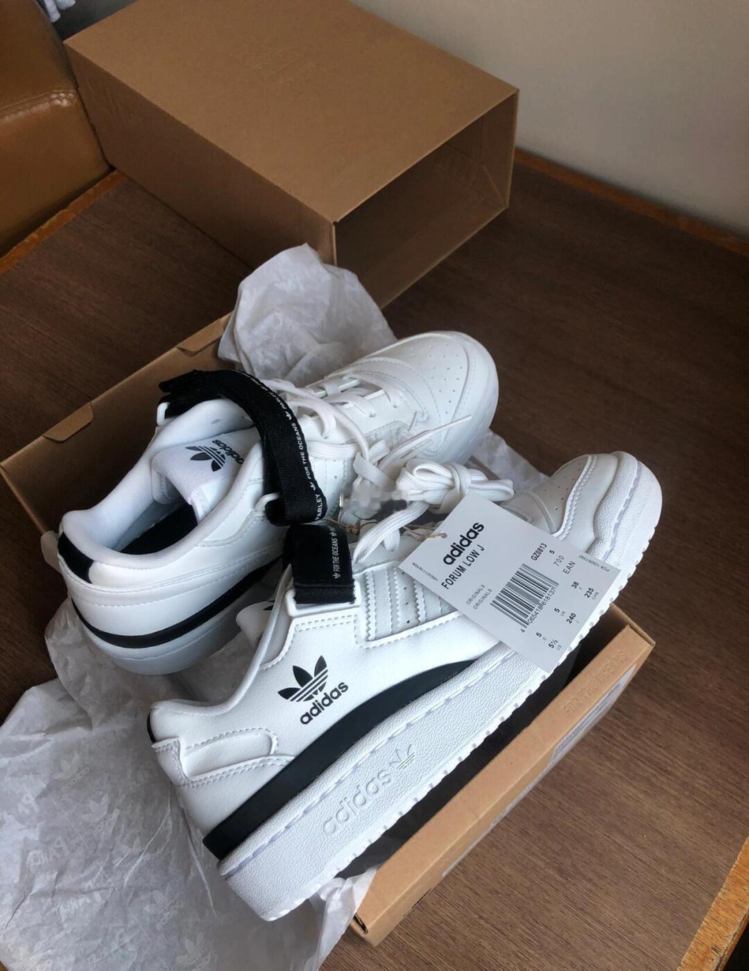 Adidas｜简约时尚 🤍
我的第一双阿迪达斯三叶草 🤍
好鞋分享 AD 城