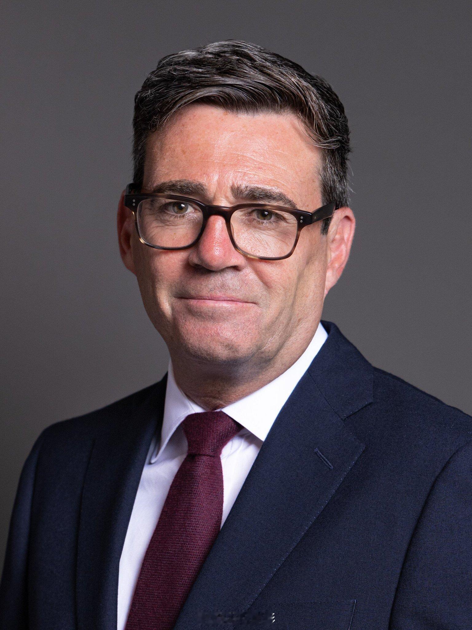 据彭博社报道，英国新首相安迪·伯纳姆已批准美国使用英国军事基地，用以对伊朗实施“