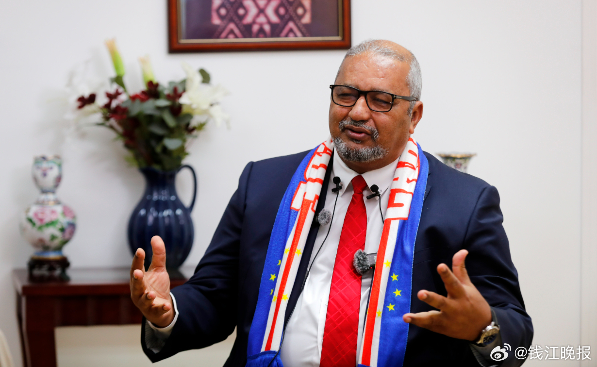 【#佛得角驻华大使感谢中国#】随着足球队在世界杯上连续创造奇迹，人口不到60万、