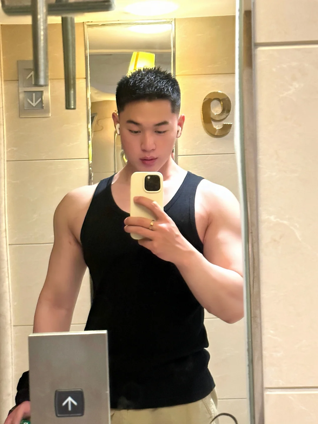 别找那个男的了 行不行？