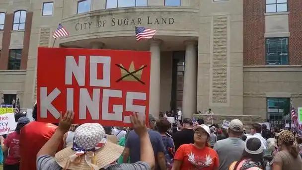 900万人席卷全美3100余城，第三次“不要国王”抗议惊现致命信号——MAGA信