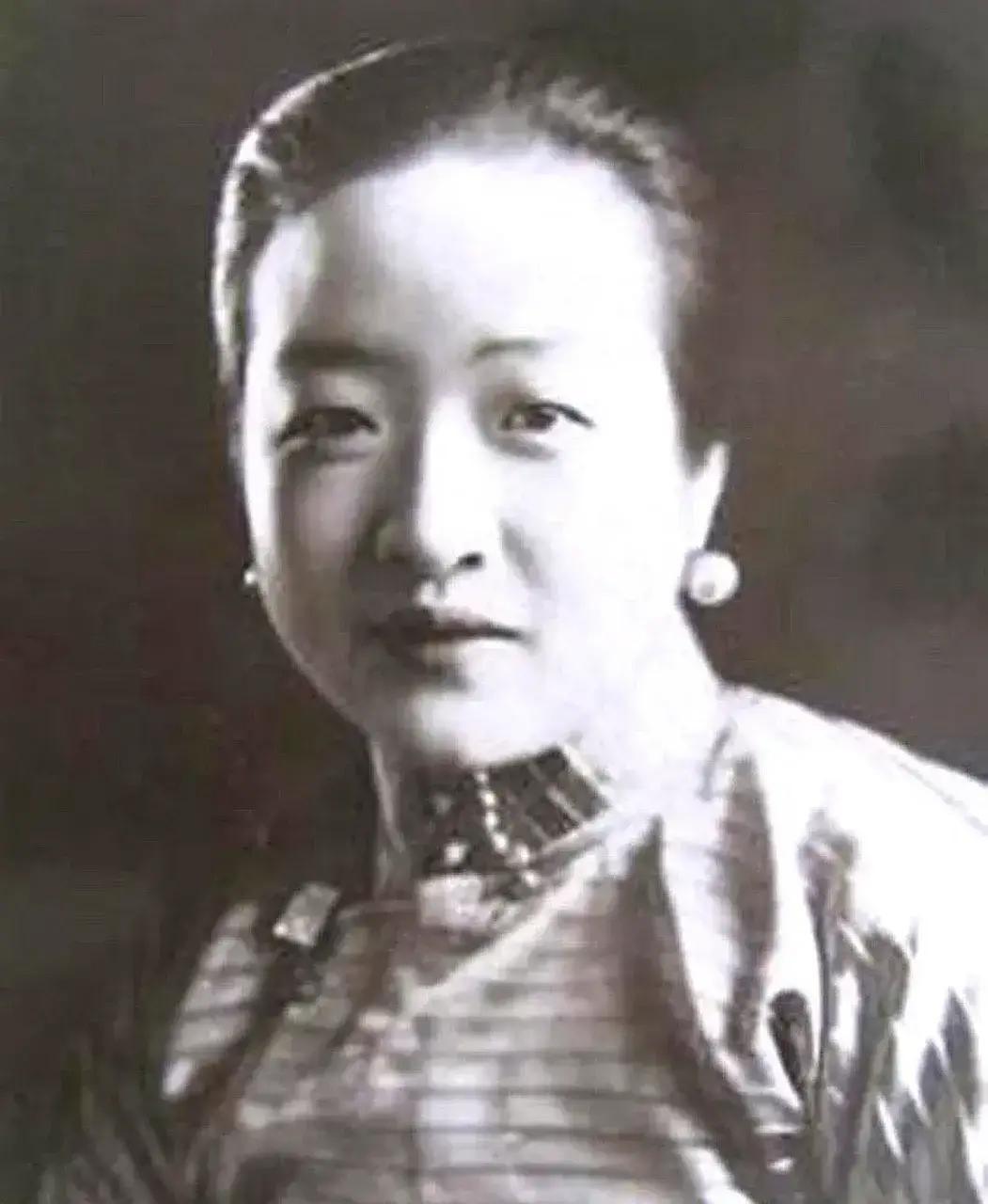 抗战胜利后，宋子文看到昔日恋人盛爱颐，深情地对她说：“好久不见，你还好吗？”谁知
