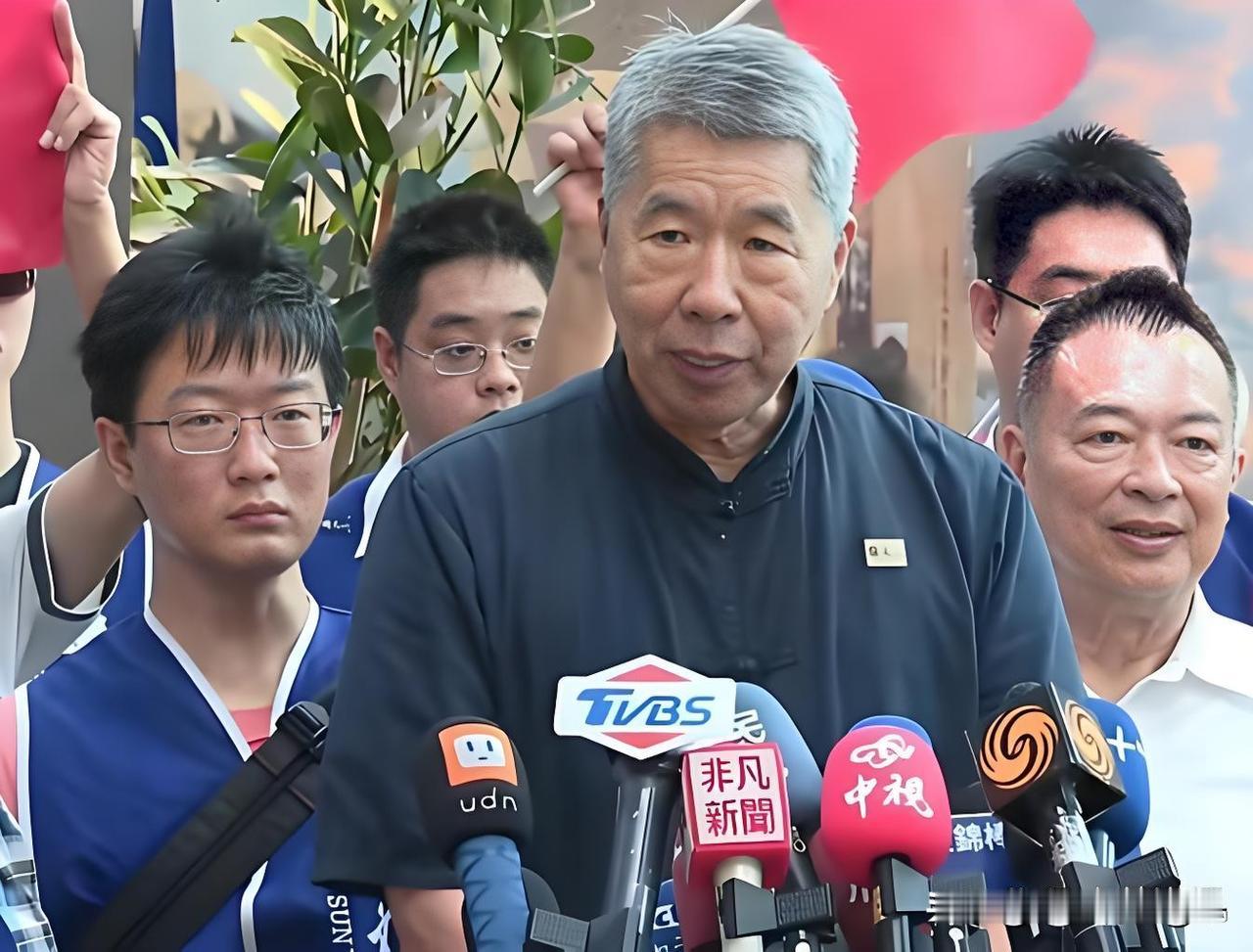 张亚中今天发文，直接给岛内政治迷局下了一剂猛药！他一针见血地指出：岛内四类“独”