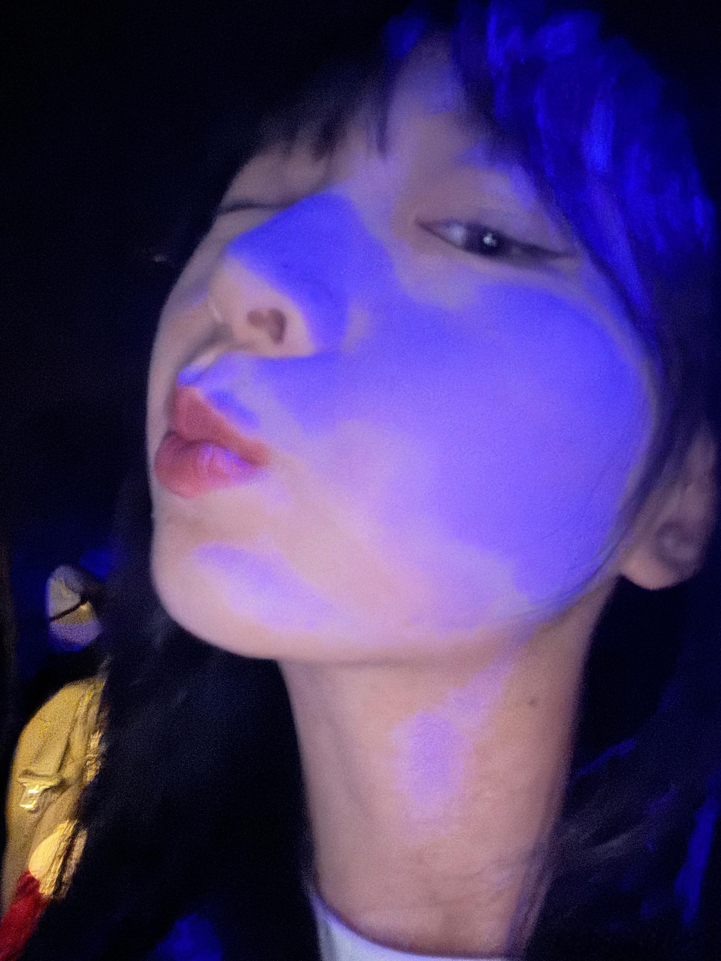 国庆快乐！姐妹们～在干嘛呢今天随手拍到人生照片了！看我的鼻孔居然真真的是爱心 ​
