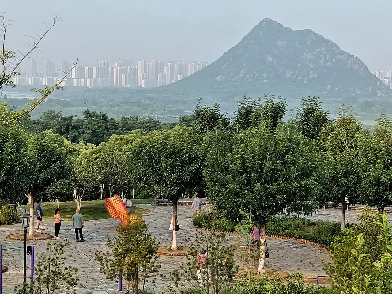 人为什么总喜欢去陌生的地方？
因为，你的痛苦、焦虑和责任都不在那里。置身事外的片
