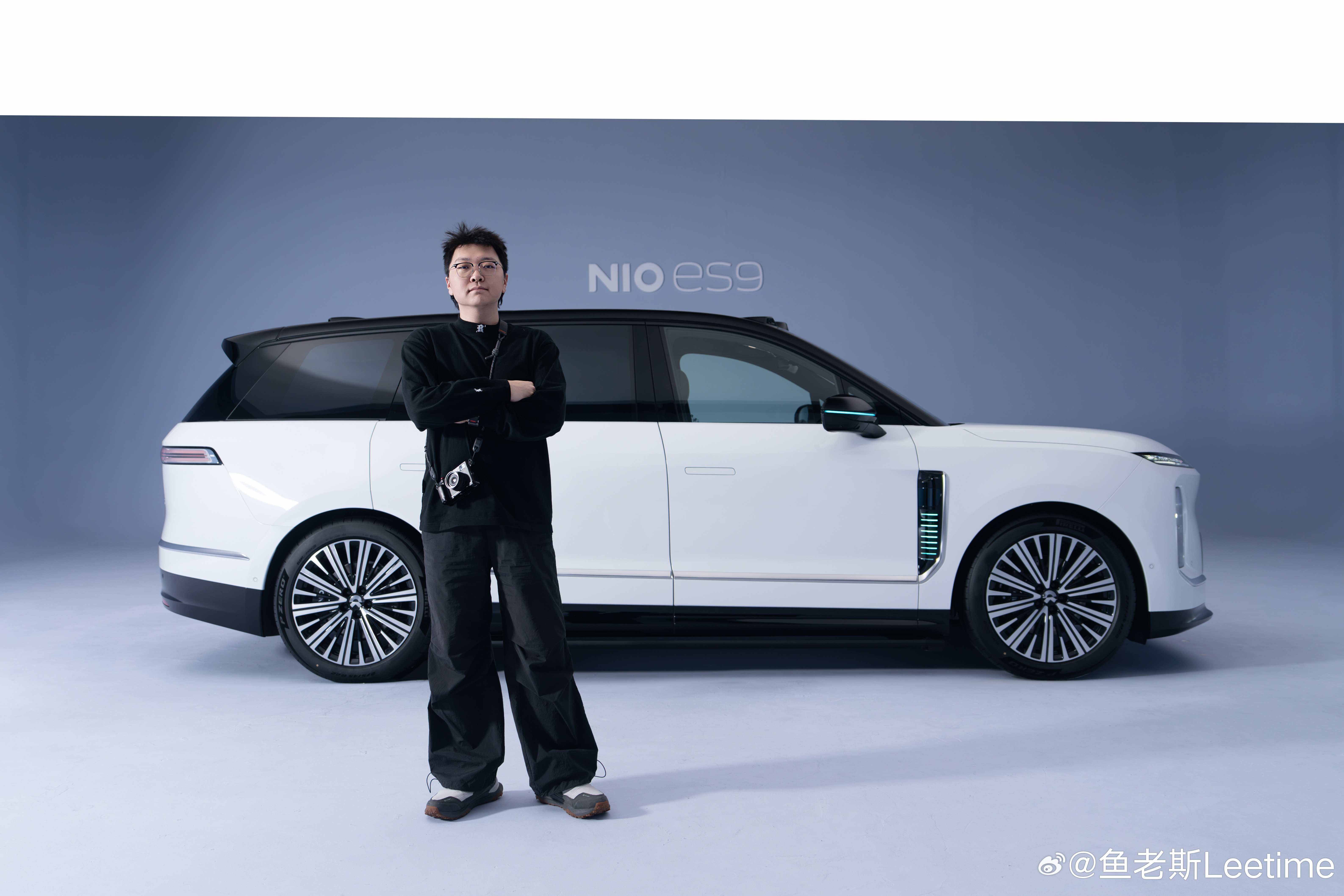 给大家展示一波蔚来ES9「雪山白（自命名）」的体积感！好的原创设计当然有蔚来啦！