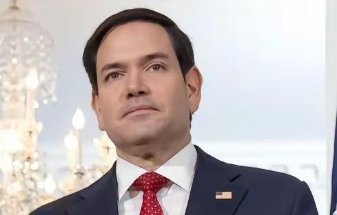 美国媒体坐不住了！
来自《纽约时报》1月20日的一篇报道点名提到一个现实：中国依