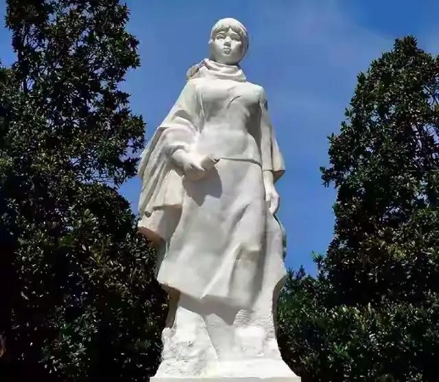 1990年9月，北京房山的荒草丛里，几个湖南干部扒开半人高的杂草，猛地定在原地，